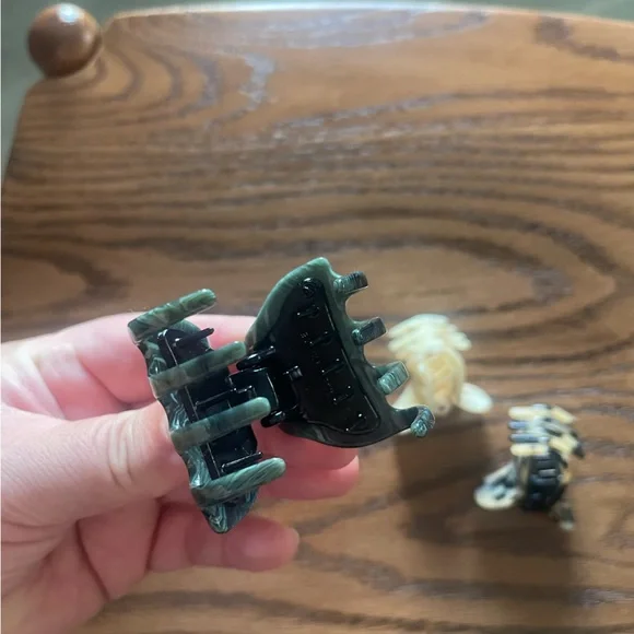 Crown Affair Clips Hair Accessories Claws Lot of 3 / 1 each colorway - Picture 2 of 4